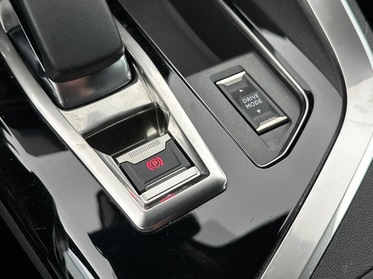 Peugeot 3008 hybrid 225 e-eat8 allure pack — photo 31