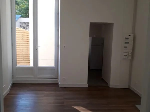 Loue T2 entièrement rénové 29 m2 Cuisine aménagée Angers place Ney Libre le 10 décembre 2026