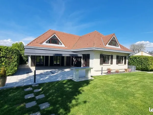 Villa 9 pièces 261 m²