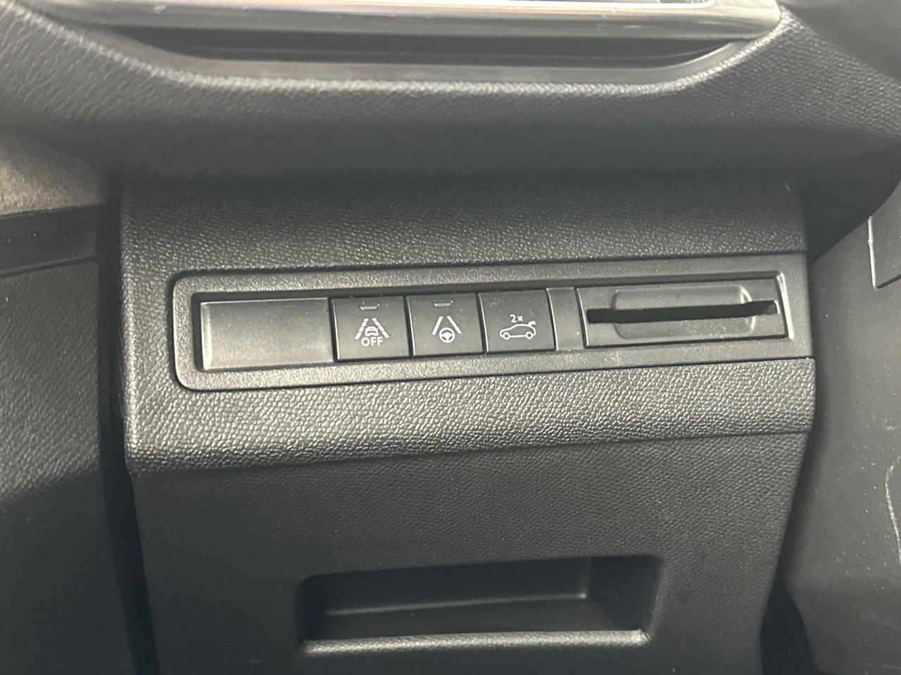 Peugeot 3008 puretech 130ch s&s eat8 gt pack — photo 16