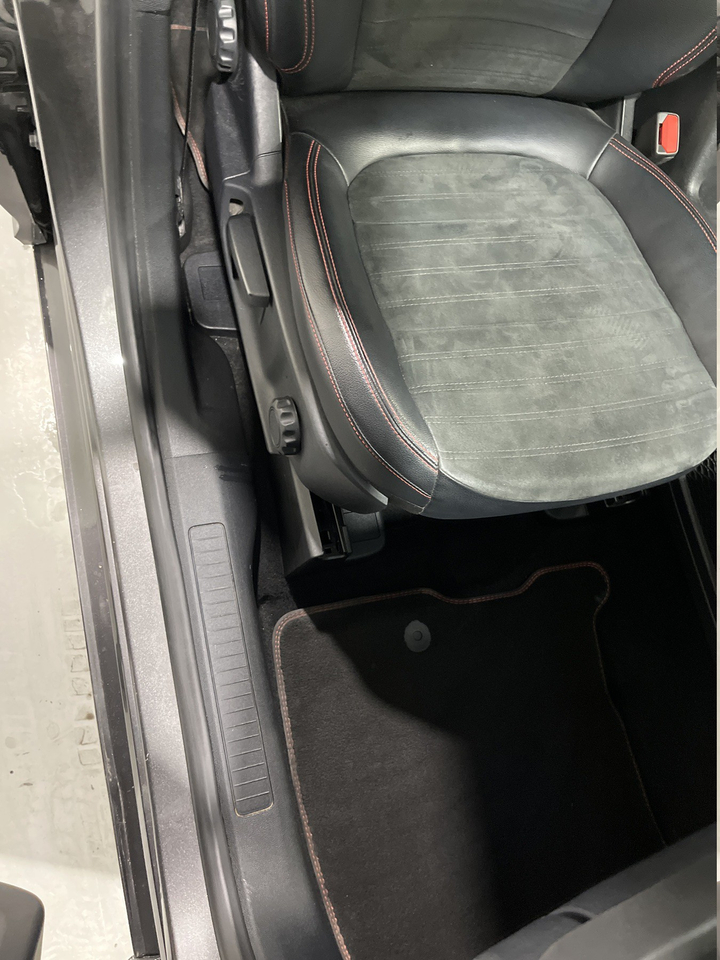 Ford Kuga — photo 73