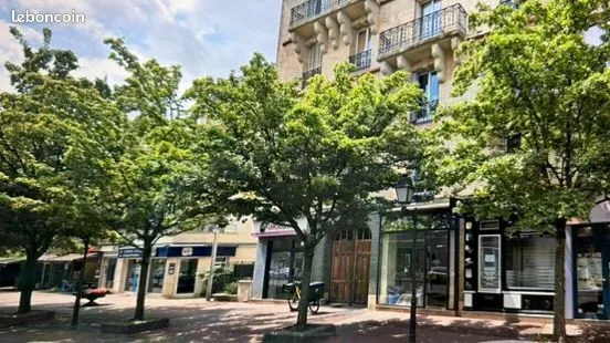 Local commercial 18 m² - tous commerces - 150 m RER - Saint-Maur Champigny