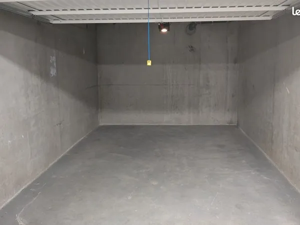 Loue GARAGE