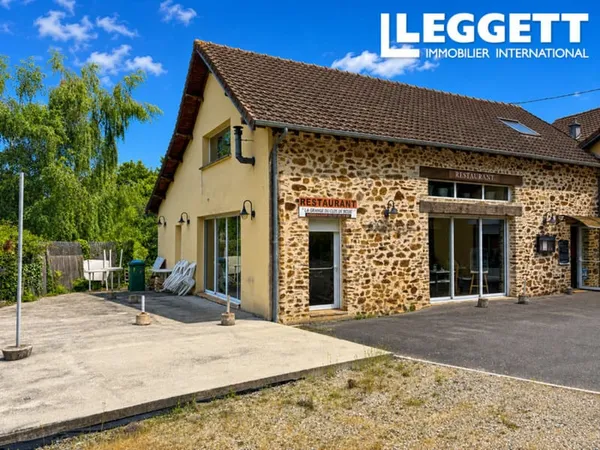 Ancienne grange réaménagée en restaurant, idéalement située, ou pouvant servir de maison familiale