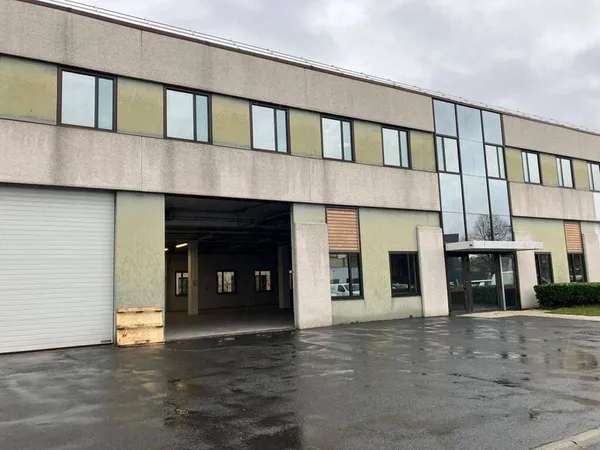 Local d'activité 611 m²