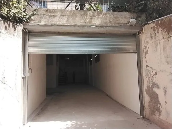 Entrepôt 366 m²