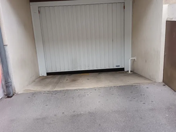 Stationnement Location Chargé   78€