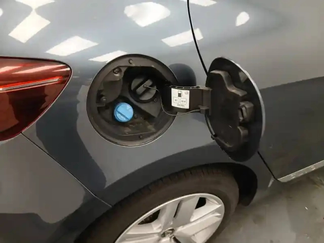 Renault Clio blue dci 85 — photo 17