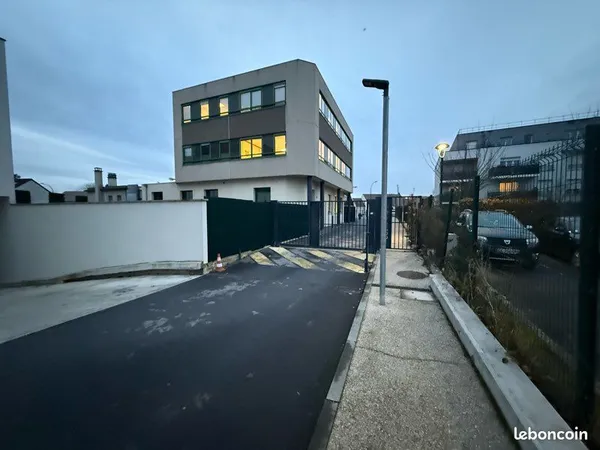 Location parking - Pontault Combault