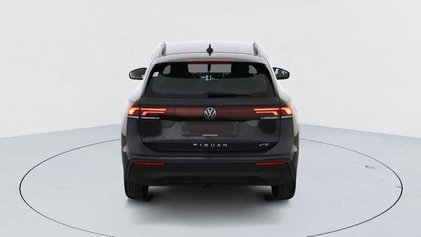 Volkswagen Tiguan — photo 6