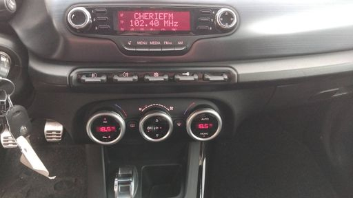 Alfa Romeo Giulietta 2.0 JTDm 140 - Distinctive – 2012 – 121144 km – Diesel – Boîte Manuelle — photo 27