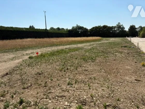 Terrain 652 m²