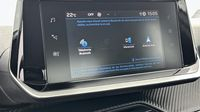 Peugeot 2008 1.2 PureTech 130ch S&S Allure — photo 13