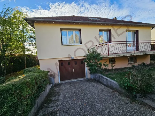 PAVILLON édifié en 1964 sur 850m² terrain clos arboré AUXERRE 89000 BOURBOGNE NORD