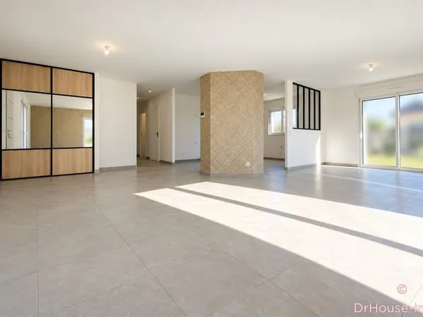 Maison 5 pièces, 129 m² - 3 chambres, terrasse et garage - 359 900 €