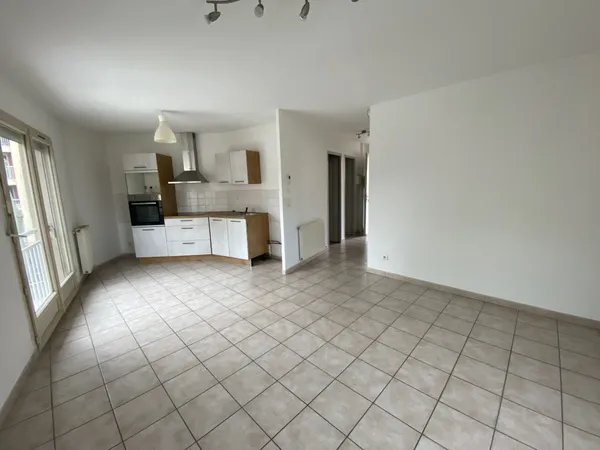 APPARTEMENT T2 + PARKING + GARAGE A TOURNON SUR RHONE
