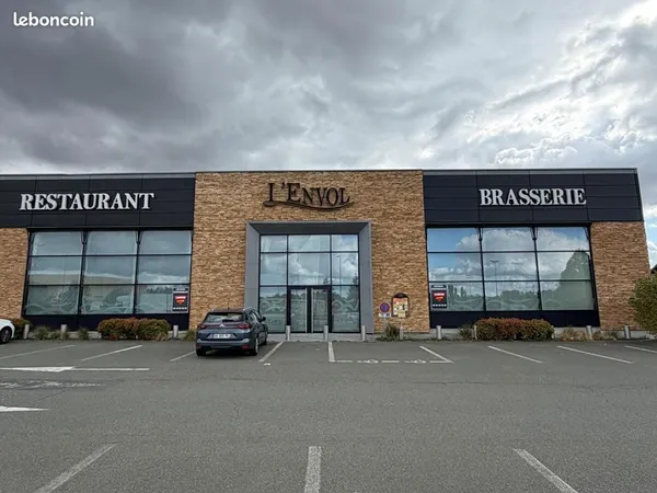 Local commercial 669 m²