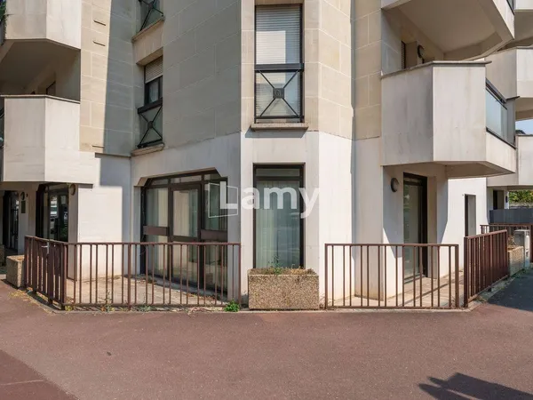 Local commercial 93 m²
