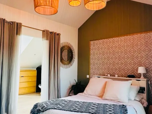 Loue chambre parentale avec salle d eau et toilettes prives à 15 minutes à pied du centre ville