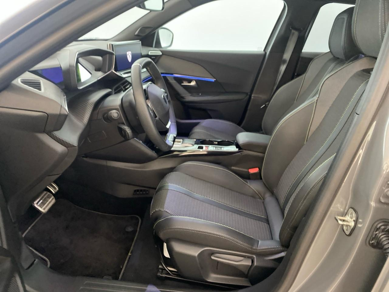 Peugeot 2008 e-2008 156ch 54 kwh gt — photo 9