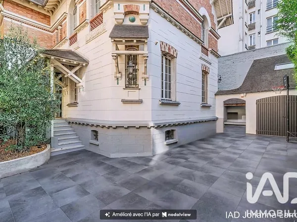 Maison 7 pièces 300 m²