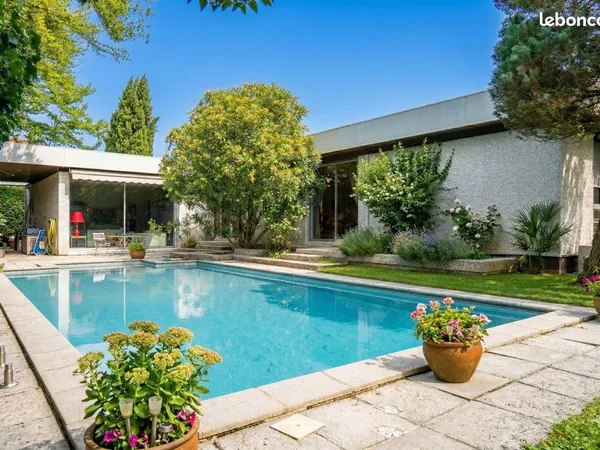 Propriété 6 pièces 239 m²