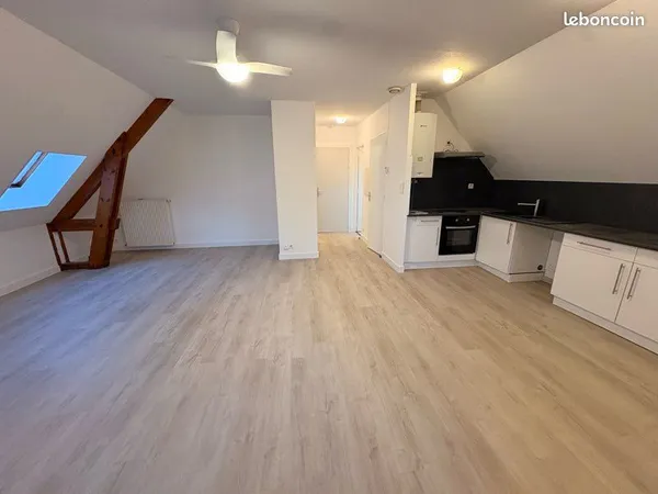 À LOUER - Appartement T2 de 45 m² avec garage et cave - MARCILLAC-VALLON (12330)