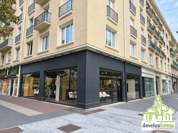 Local commercial 120 m²