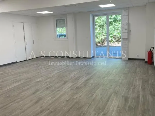 BUREAU / LOCAL PROFESSIONNEL à louer