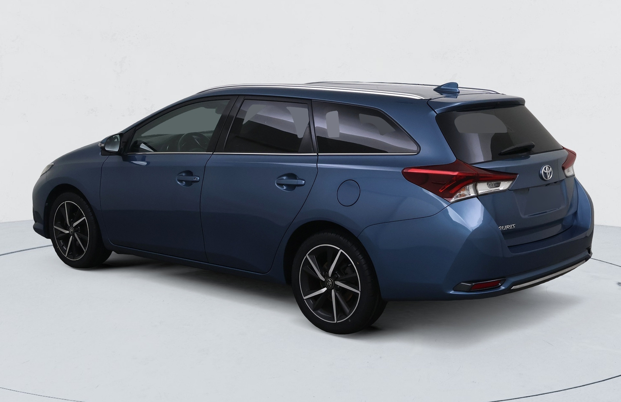 Toyota Auris Touring Sports — photo 2