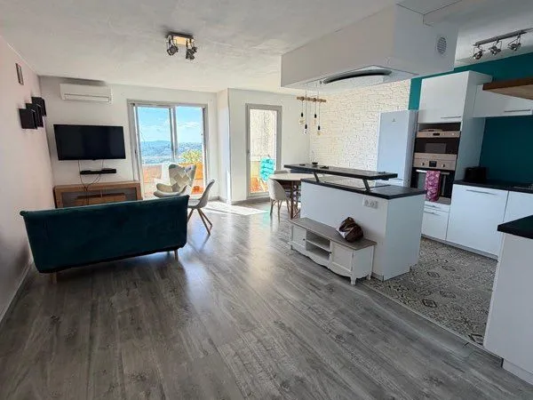 Appartement meublé 67 m² - Climatisation - Terrasse - Ascenseur - Garage + Cave