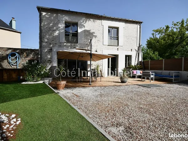 Maison 8 pièces 236 m²