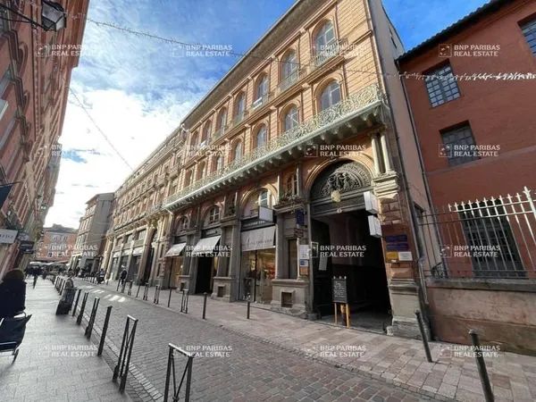 Bureaux 709 m²