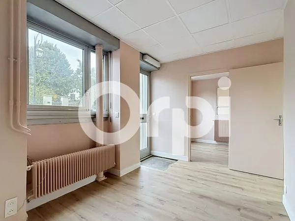 Bureau 70 m²