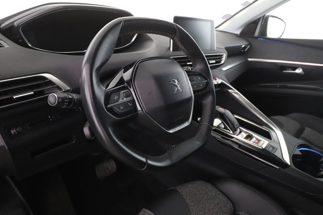 Peugeot 5008 1.2 PureTech Allure EAT8 — photo 10
