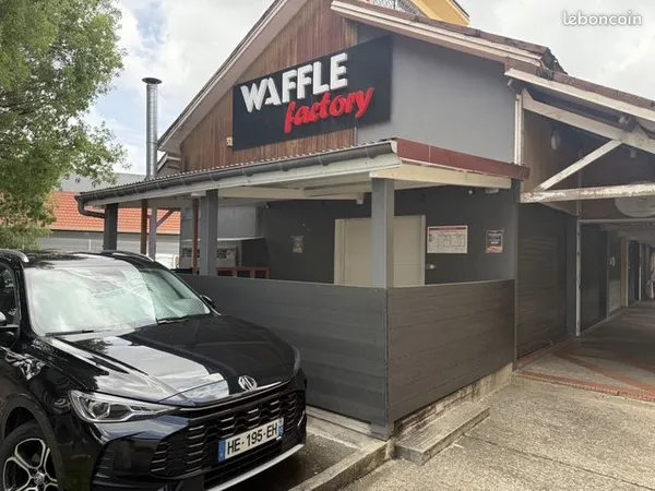 À LOUER - LOCAL COMMERCIAL 130 m² AVEC TERRASSES - ROUTE DE CLUNY - FORTE VISIBILITÉ