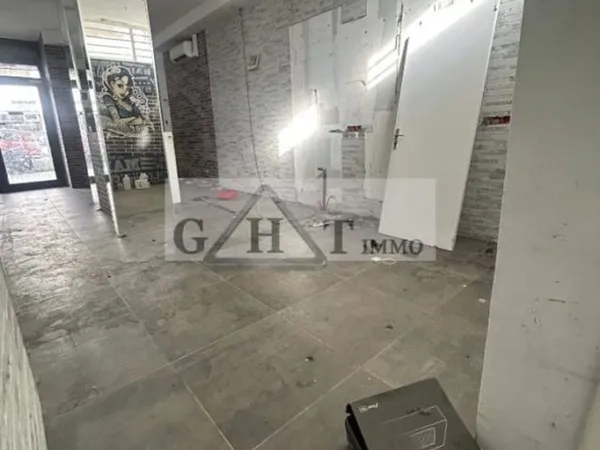 A LOUER  Local commercial de 65 m² avec réserve, avenue Paul Valéry