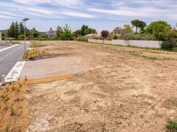 Terrain à bâtir de 432 m² à PIERREVERT (04)