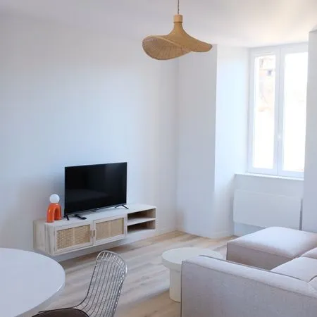 Appartement T3 meublé au centre de Navarrenx