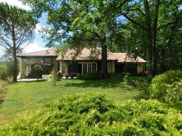 Maison 6 pièces 255 m²