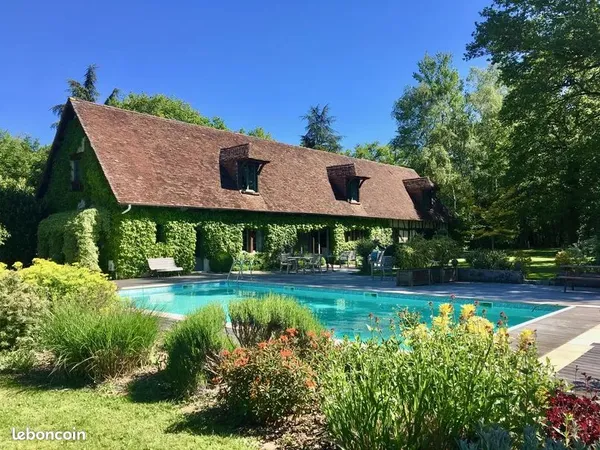 Propriété d'exception dans parc de 8 hectares