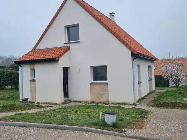 Réf 4033 L1547 - Pavillon récent dans village côtier recherc
