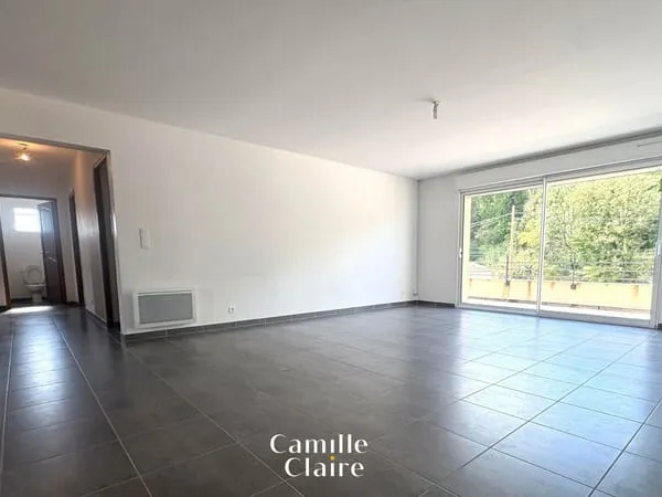Appartement T4 avec terrasse et 3 places de parking dans pet