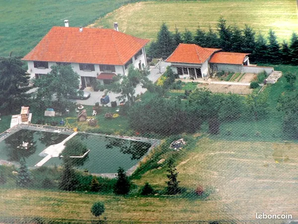 Maison d'exception à charancieu 38 avec étang et grand terrain, à proximité des lacs de Pal