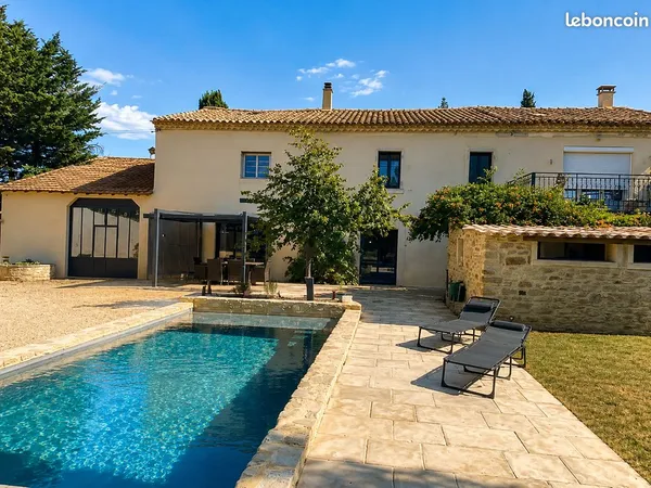 MAISON MEUBLÉE DE 150 m² AVEC PISCINE ET TERRAIN - PIERRELATTE