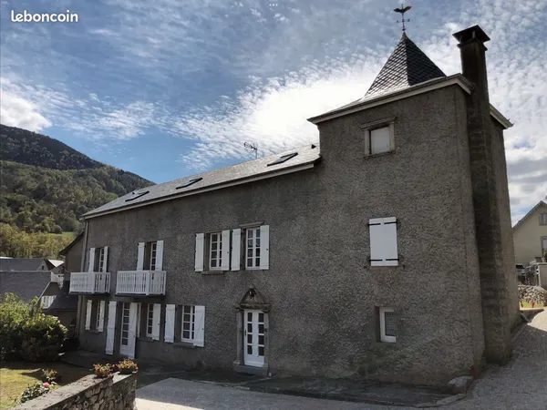 Maison noble - 8 pièces - 200m2