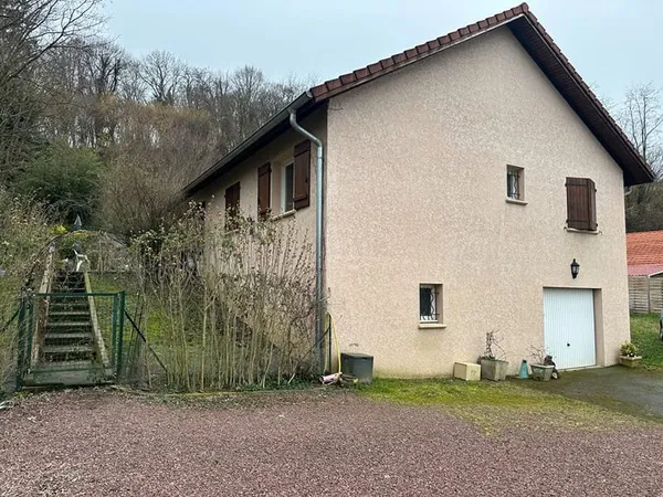 ARANDON PASSINS : villa de Type 4 sur 1/2 sous-sol.