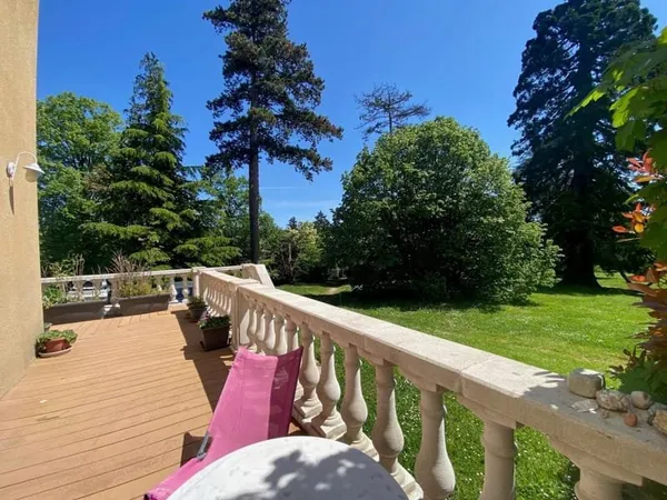 Ouest Lyon, T4 en rez de jardin dans Manoir