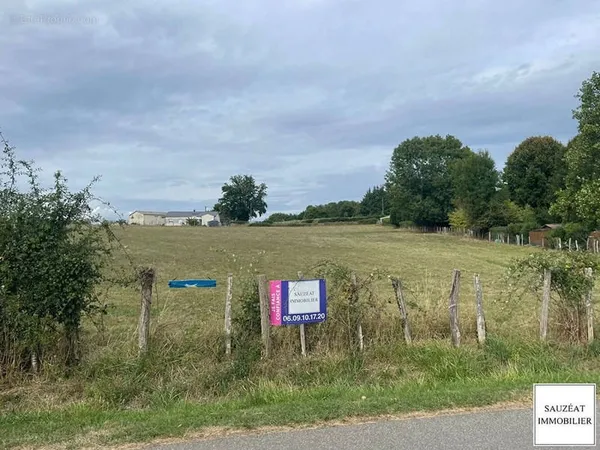 Glanges 87380 .terrain constructible 830 m²