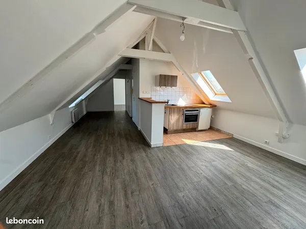 T2 rénové avec charme - Centre de Quintin - Cuisine équipée